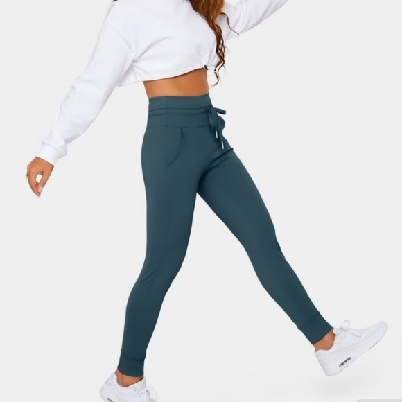 Halara joggers, ink green color, medium, new - Picture 6 of 9